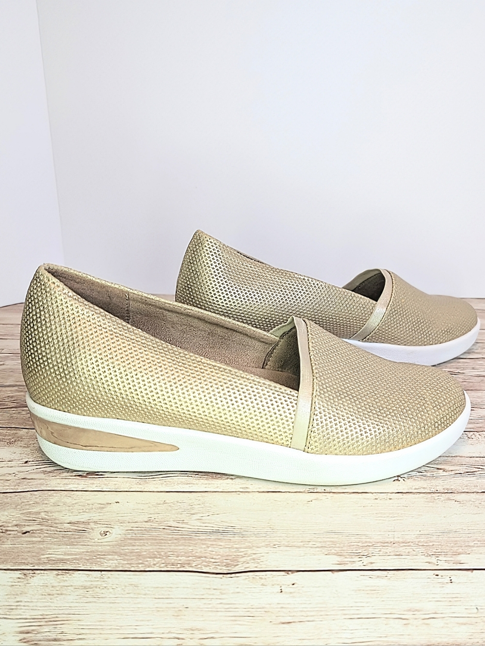 Reaction Kenneth Cole Fay Gold White Wedge Casual Dress Shoes 9